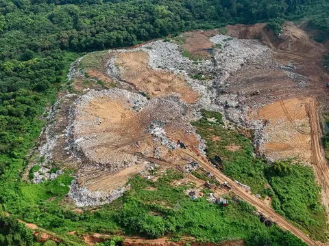 Vĩnh Phúc: San núi để đổ trộm rác và chất thải nguy hại