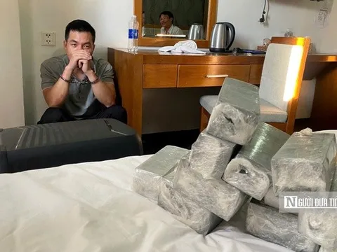 Bắt Việt kiều Mỹ "dỏm", lấy USD giả lừa 500 triệu đồng của người phụ nữ