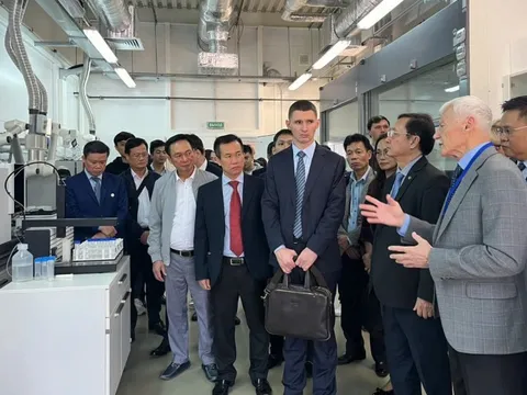 Hợp tác phát triển các nhóm nghiên cứu mạnh về năng lượng nguyên tử cho Việt Nam