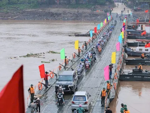 Thông cầu phao Phong Châu từ sáng nay (30/9)