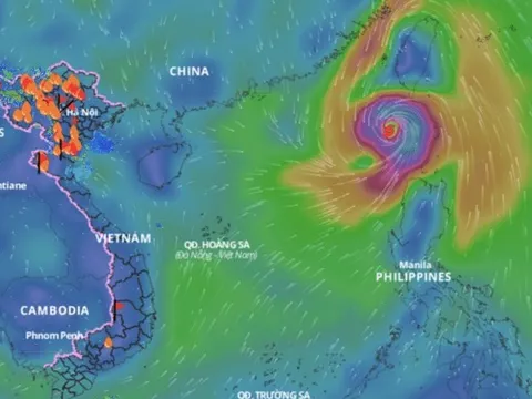 Ứng phó bão gần biển Đông
