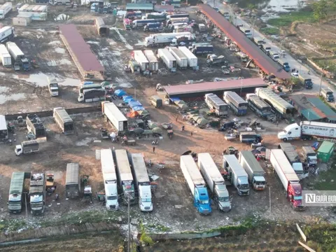 Vụ “chiếm” đường lập chợ tại Hà Nội: Chuyển địa điểm về gần UBND xã