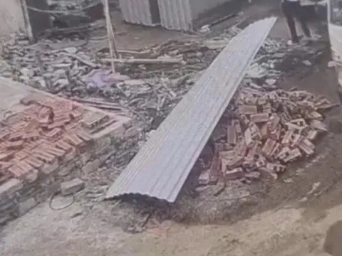 Mâu thuẫn, người đàn ông đâm 3 mẹ con hàng xóm thương vong