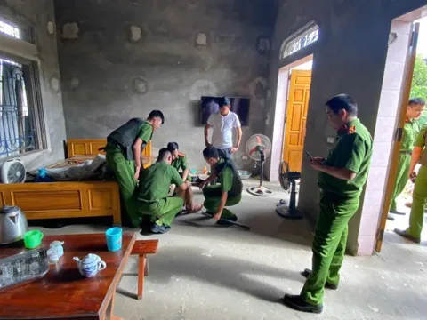 Giải cứu bé trai 5 tuổi bị người đàn ông dùng dao khống chế