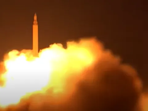 Iran công bố video về cuộc tấn công tên lửa quy mô lớn nhằm vào Israel
