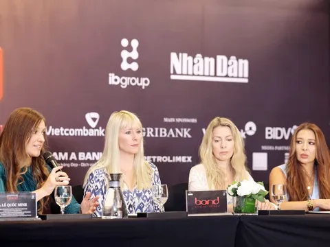 Tứ tấu dây huyền thoại Bond làm điều “chưa từng có trong lịch sử” lưu diễn trên sân khấu Hà Nội