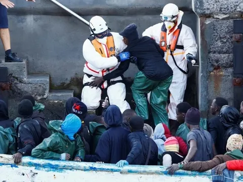 Loạt “ông lớn” gia tăng sức ép yêu cầu EU cứng rắn hơn với người di cư