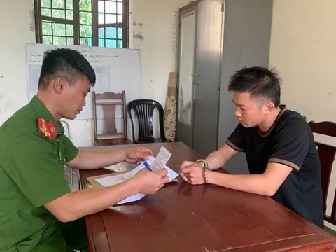 Khởi tố đối tượng dùng dao đe dọa chủ cửa hàng điện thoại định cướp tiền