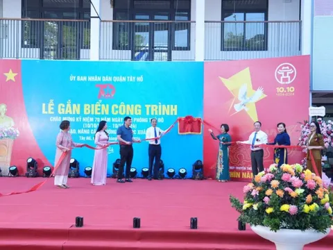 Quận Tây Hồ: Gắn biển 2 công trình chào mừng 70 năm ngày Giải phóng Thủ đô