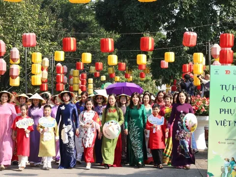 Duyên dáng Carnaval Áo dài 'Phụ nữ Thủ đô hội nhập và phát triển'