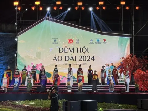 Đêm hội áo dài lung linh sắc màu ấn tượng