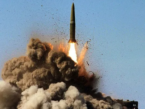 Tên lửa Nga tấn công tàu chở vũ khí của Ukraine