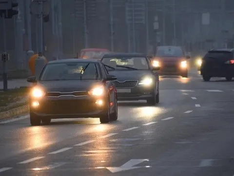 4 trường hợp phải tắt đèn pha, bật đèn chiếu gần từ 1/1/2025, ai cũng nên biết