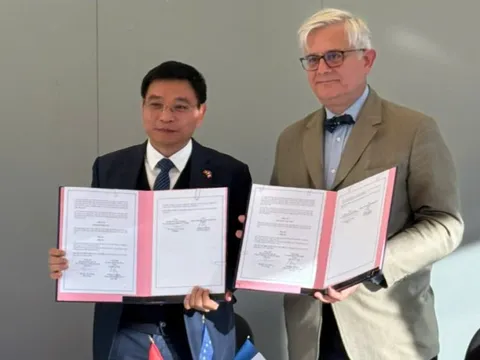 Pháp sẵn sàng hỗ trợ Việt Nam trong xây dựng đường sắt tốc độ cao