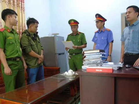 Khởi tố trưởng bưu cục lấy tiền thu hộ để tiêu xài rồi bỏ trốn