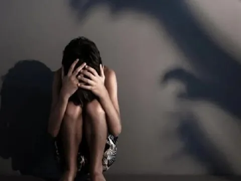 Bắt tạm giam người đàn ông trung niên khiến bé gái 13 tuổi mang song thai