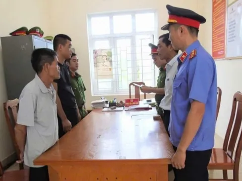 Mâu thuẫn trong đám giỗ, cháu trai chém chú họ bị thương