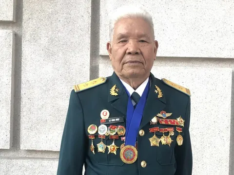 Vị ‘sứ giả đỏ’ gieo mầm sống cho đời