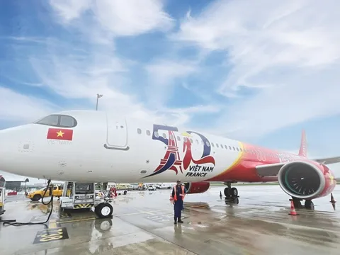 Airbus và Vietjet bàn giao tàu bay mới mang hình ảnh kỷ niệm 50 năm quan hệ ngoại giao Việt Nam - Pháp
