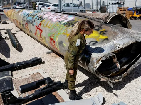 Israel cam kết đáp trả mạnh tay nhằm vào Iran