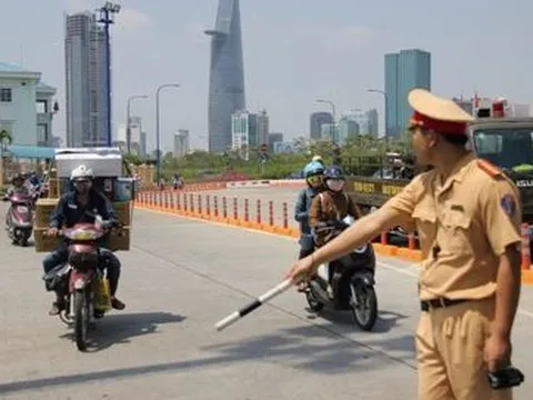 Quy định về chở người, hàng hóa trên xe máy từ 1/1/2025, biết kẻo bị phạt