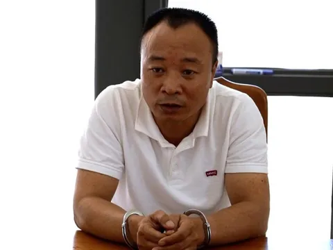 Diễn biến vụ kẻ bán cháo lòng giả danh công an lừa "chạy" án cho trùm cát tặc