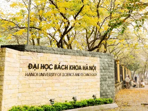 Đại học Bách khoa xin lỗi sau vụ tân sinh viên phải ăn cơm thừa