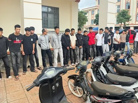 Khởi tố 22 đối tượng mang hung khí náo loạn quốc lộ, quay phim đăng lên mạng xã hội