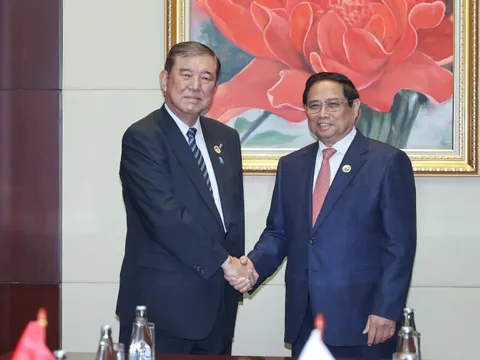 Cuộc gặp đầu tiên của Thủ tướng Phạm Minh Chính với tân Thủ tướng Nhật Bản