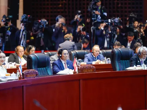 Thủ tướng nêu nhiều vấn đề về hòa bình và phát triển tại Hội nghị cấp cao Đông Á