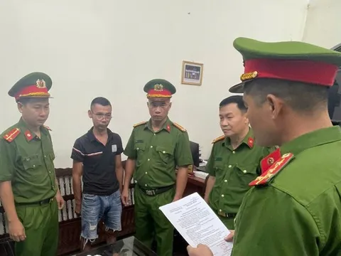 Khởi tố đối tượng dắt trộm chó cảnh tại trụ sở UBND xã