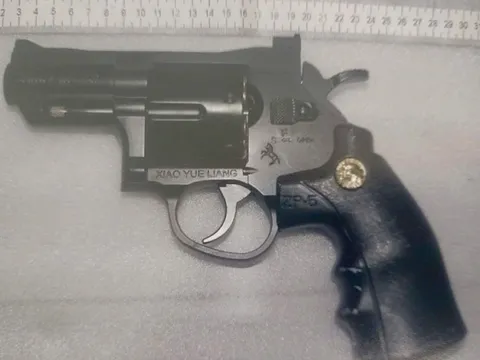 Bắt giữ đối tượng tàng trữ trái phép vũ khí quân dụng