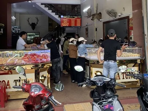 Giả mạo nhãn hiệu vàng, buôn bán ngoại tệ không phép nhiều tiệm vàng bị phạt nặng