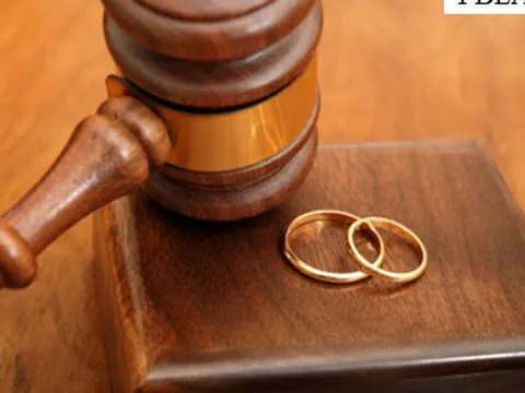 Án Nước ngoài-Luật Việt Nam: Bị đòi ly hôn, chồng "tác động vật lý" lên người vợ