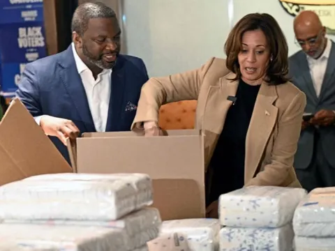 Cách biệt giữa bà Harris và ông Trump đang biến mất, bầu cử Tổng thống Mỹ nghẹt thở đến phút chót