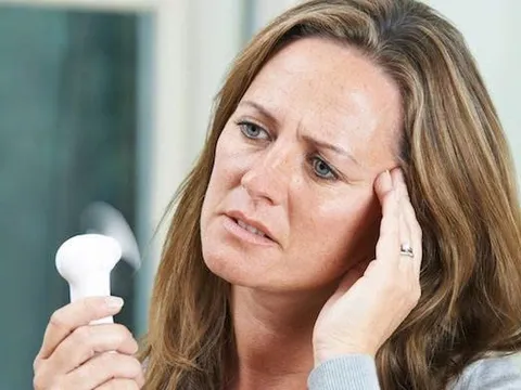 Mãn kinh, tiền mãn kinh: Nguyên nhân, triệu chứng và điều trị