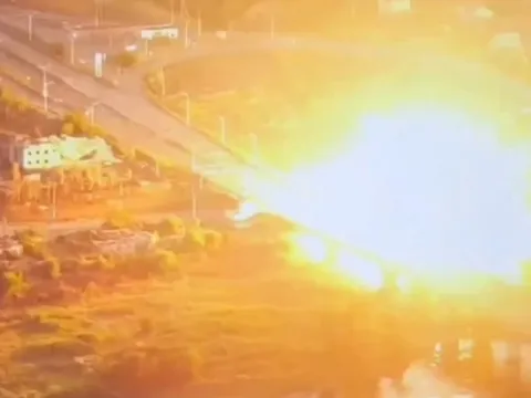 Phòng không Ukraine “lạc trong sương mù”, tên lửa Nga phá huỷ kho đạn