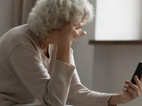 Cụ bà 78 tuổi ở Hà Nội bị kẻ giả danh công an lừa gần 2 tỷ đồng