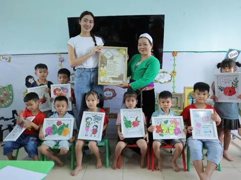 Chia sẻ cùng thầy cô: Bức tranh 10 năm kể chuyện dạy - học hạnh phúc