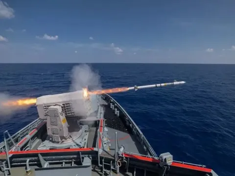 Chiến hạm Đức lần đầu bắn hạ UAV ngoài khơi bờ biển Lebanon