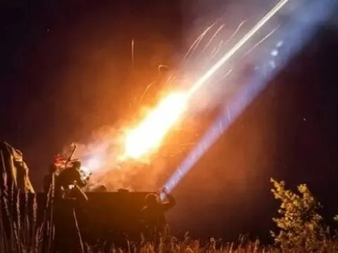 “Căng thẳng” trong đêm, nổ lớn ở cơ sở đặc biệt quan trọng của Ukraine