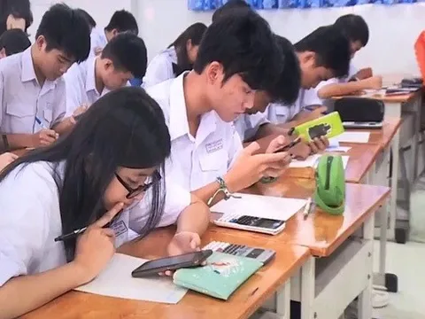 Hà Nội: Học sinh không được sử dụng điện thoại di động, các thiết bị khác khi đang học tập trên lớp