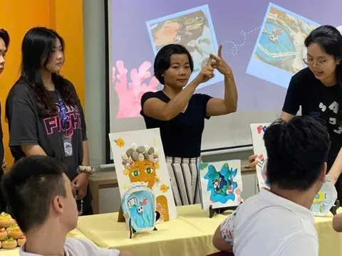 Nơi trẻ khiếm thính “vẽ ước mơ”