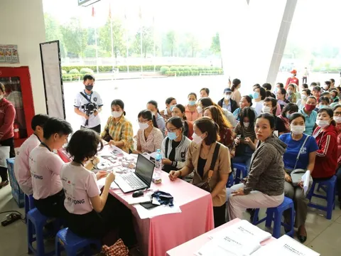 NAPAS và Mastercard tầm soát ung thư và tổ chức “gian hàng 0 đồng” cho phụ nữ khó khăn