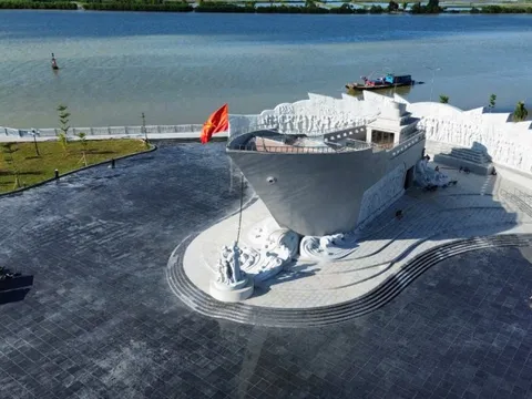 Trưng bày gần 400 hiện vật, tư liệu quý của đồng bào miền Nam tập kết ra Bắc