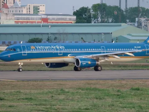 Giá vé máy bay sẽ tăng mạnh khi EU 'siết' quy định giảm phát thải