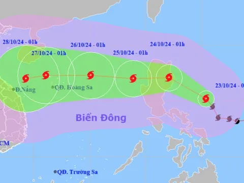 Bão Trà Mi liên tục tăng cấp vào biển Đông