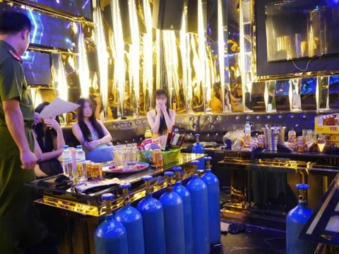 Thanh Hóa: Bắt quả tang 7 đối tượng mở "tiệc” ma túy trong quán karaoke