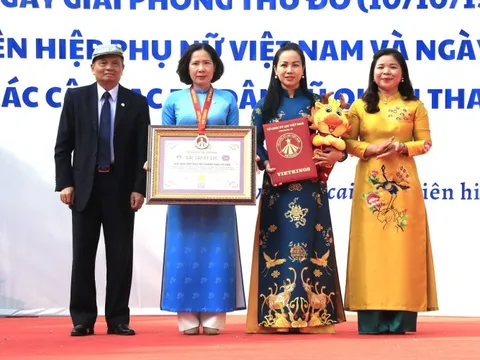 Xác lập kỷ lục Việt Nam đồng diễn dân vũ áo dài đông nhất