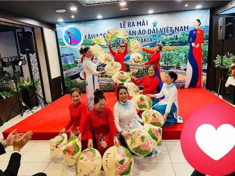 Ra mắt Câu lạc bộ di sản áo dài Việt Nam tại Slovakia